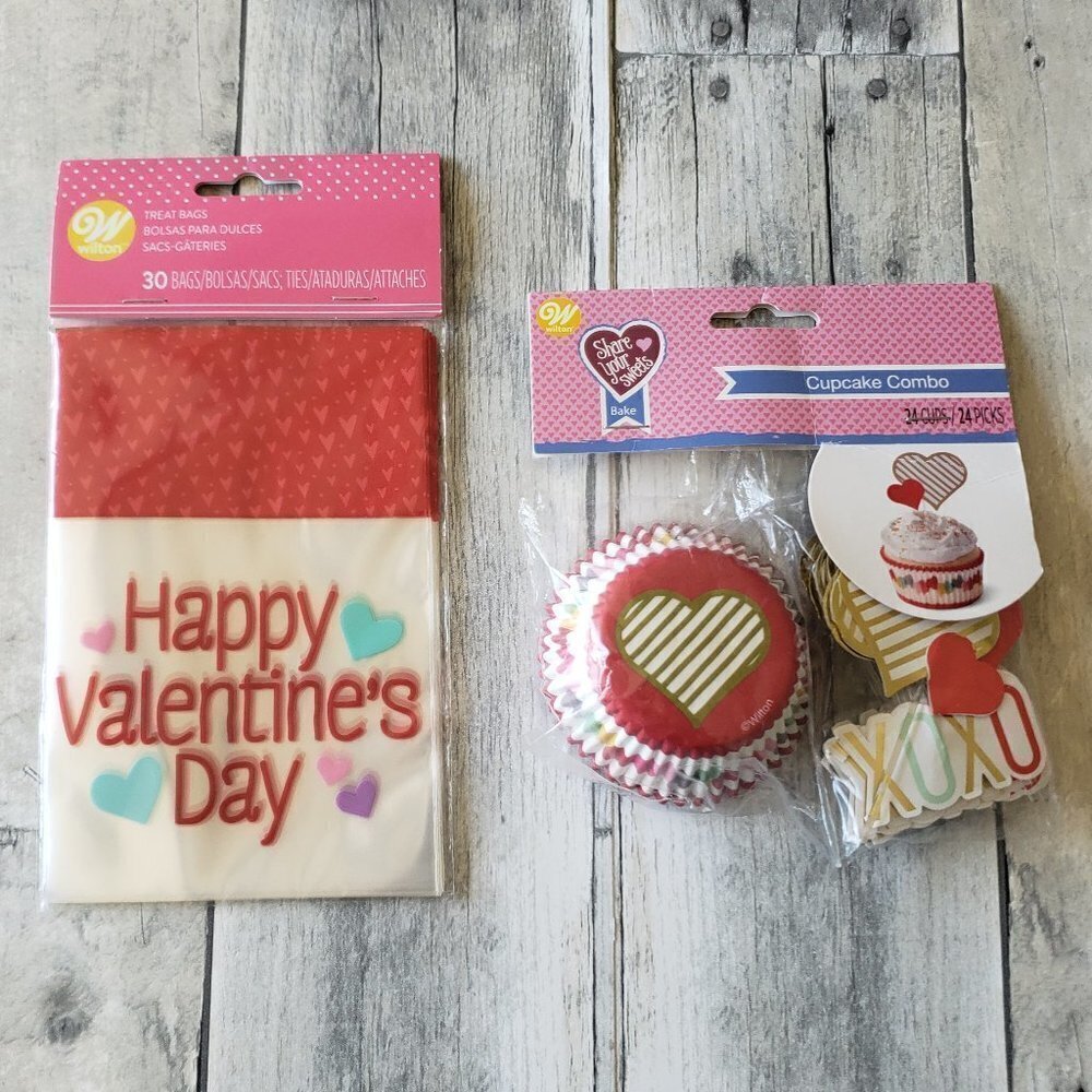 NWT - Wilton Treat bags (30) and Cupcake Wrappers set of 34 with Pics (24)